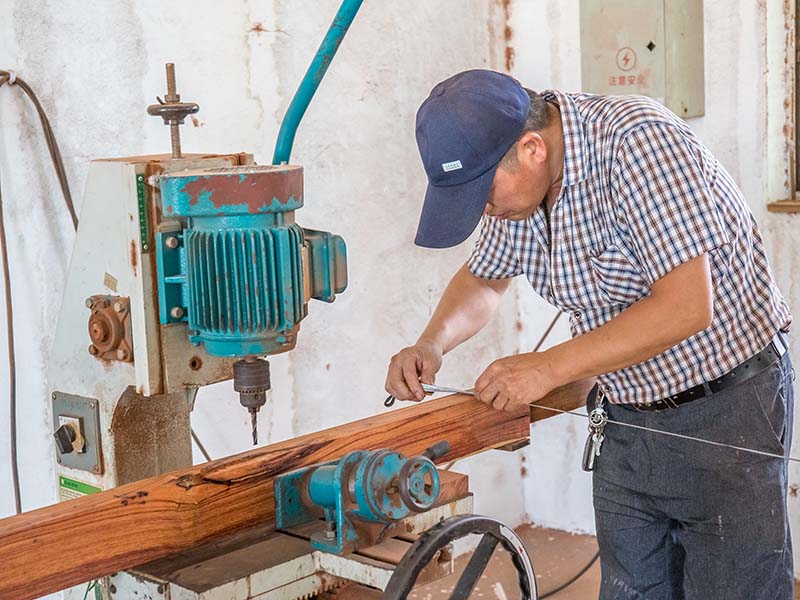 重庆楼梯地板柜门的油漆修复-10